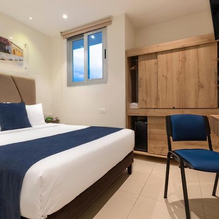Hotel Portal Del Rio バランキージャ エクステリア 写真